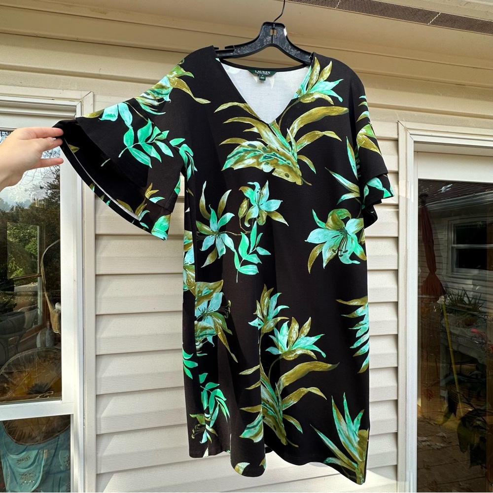 Floral short sleeve dress Lauren, Ralph Lauren. New without tag.